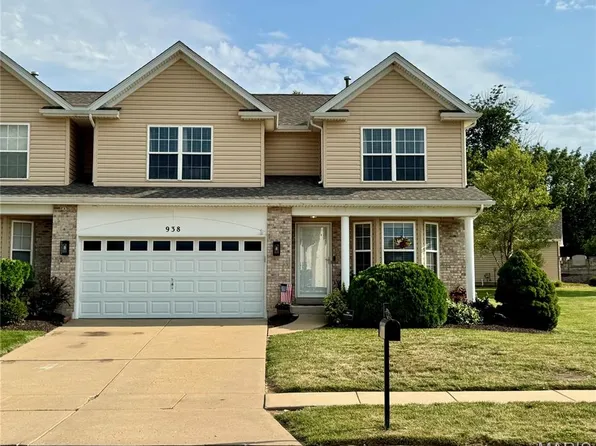 938 Saint Joachim Dr, O'Fallon, MO 63366