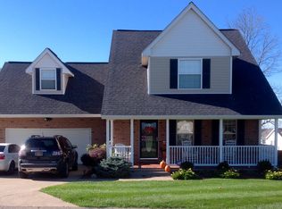 2208 Meadowridge Dr, Maysville, KY 41056