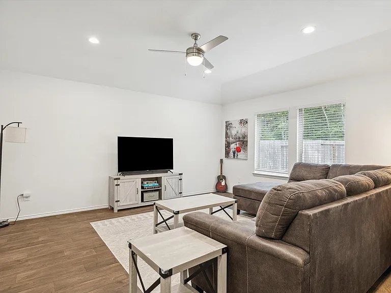 20209 Portbec Dr — Photo 9
