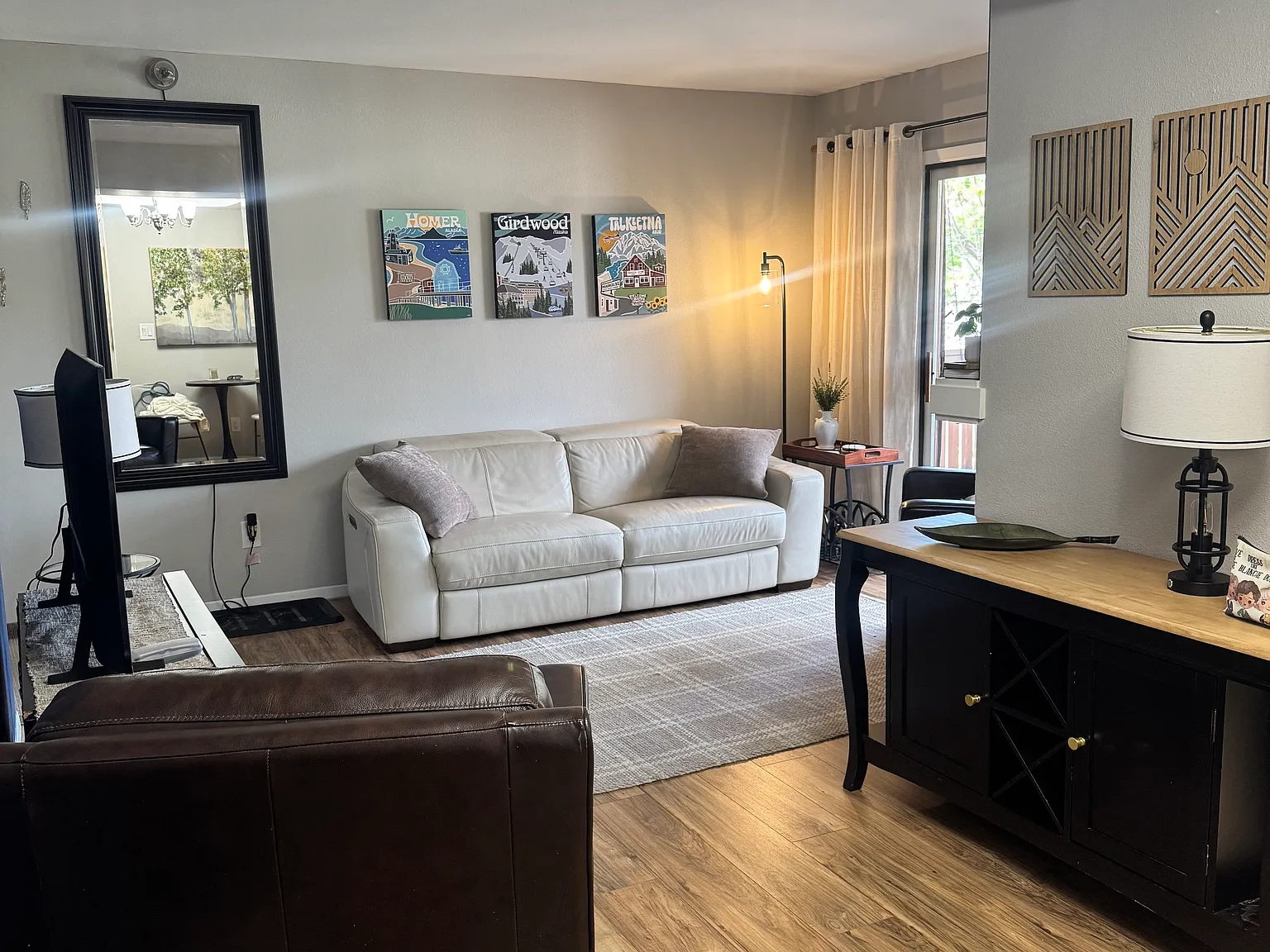 2 bed, 736 sqft, $2,000 — Photo 2