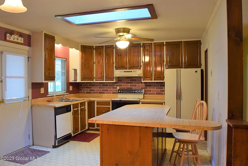4th image of 4 Elm Place