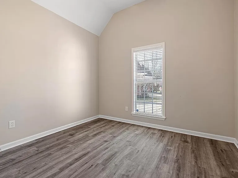 980 Nesting Wood Cir E — Photo 22