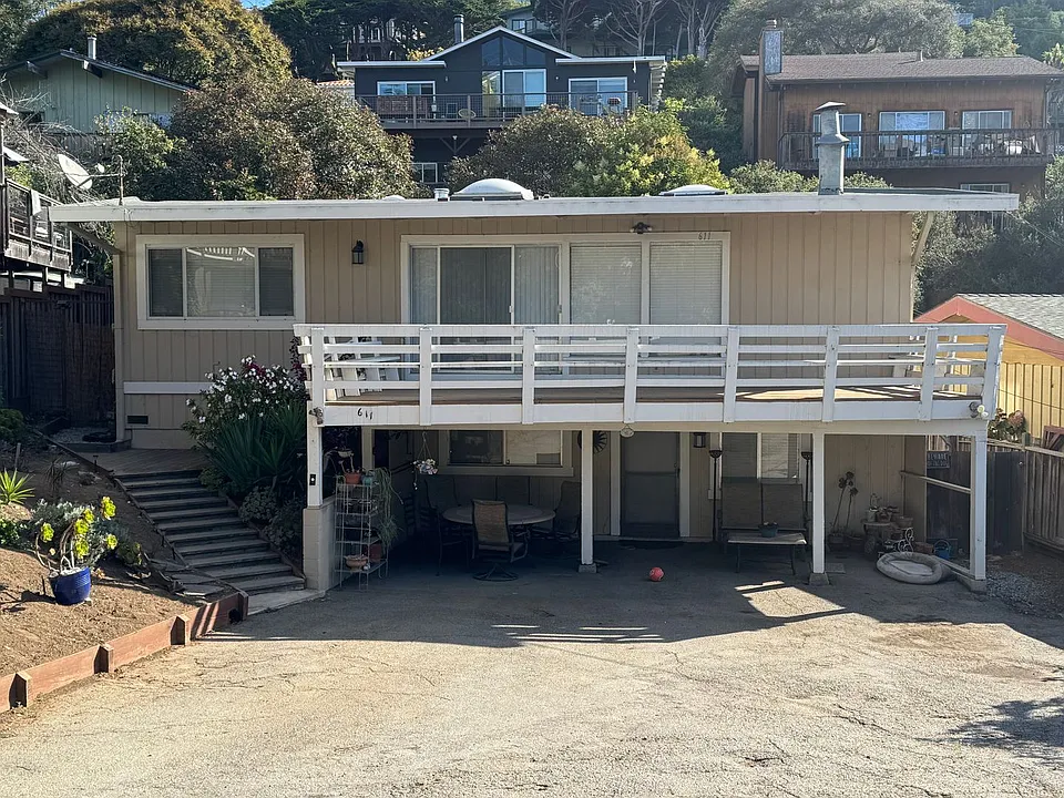 611 Clubhouse Dr