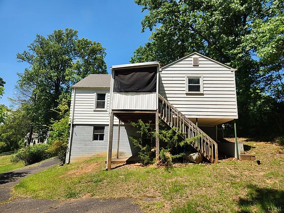 4th image of 723 Sunset Dr