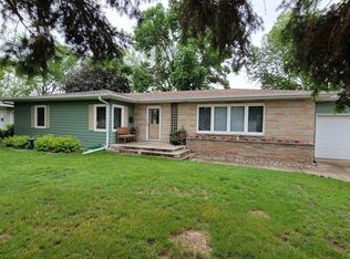 609 E 18th St, Yankton, SD 57078