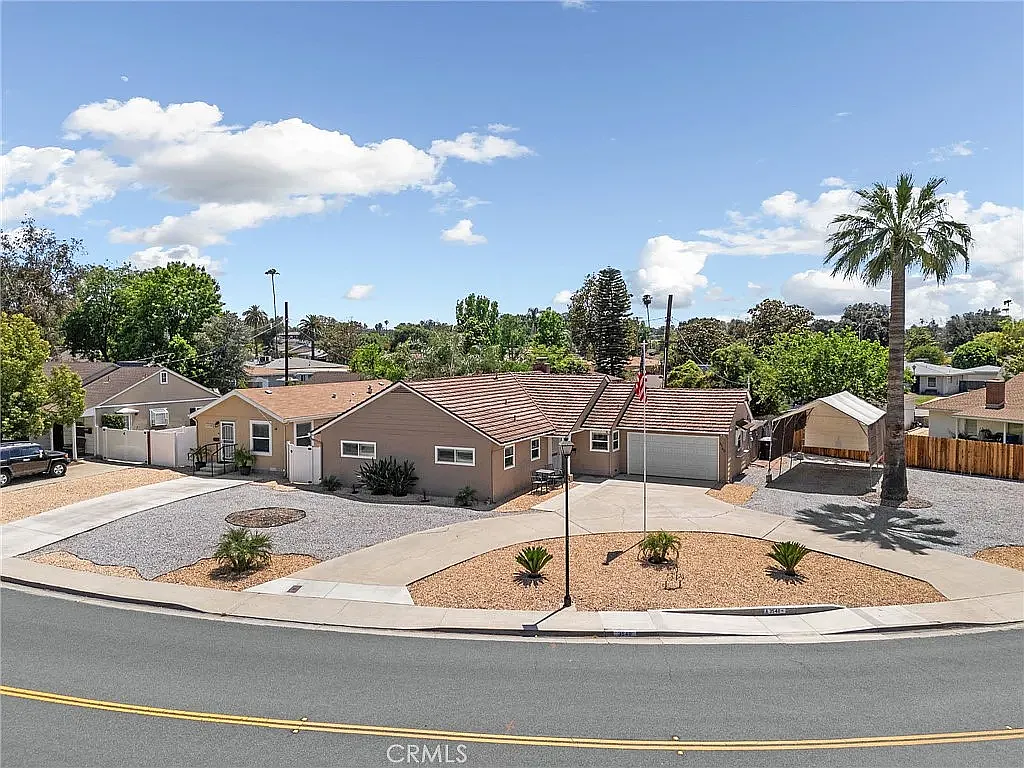 3 bed, 1584 sqft, $3,800 — Photo 1