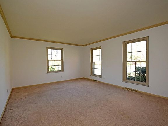 4th image of 2647 Montchateau Dr