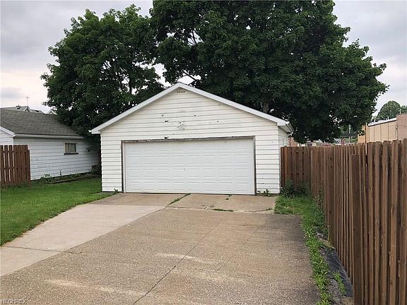 4th image of 2712 Alma Ct