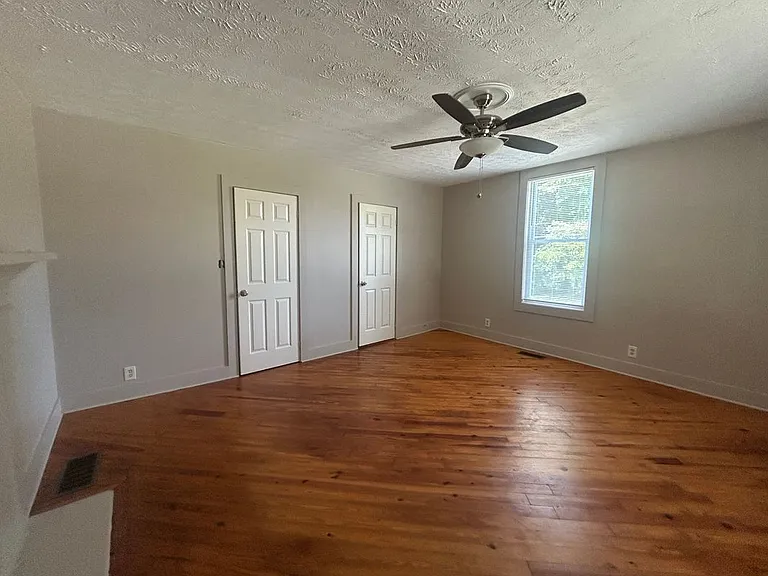 411 Mill St — Photo 11