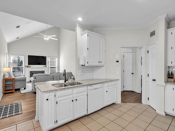 5th image of 417 Roberts Rd