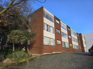 Queens Oaks, Seattle, WA 98109