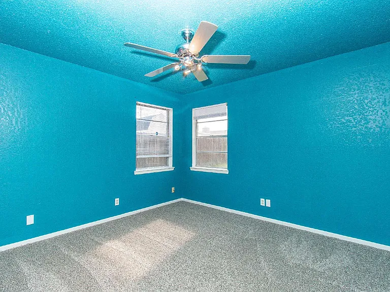 2001 Eisenhower Dr — Photo 11