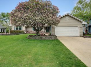 204 Jake Ln, Hampshire, IL
