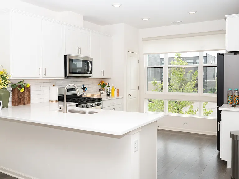 2204 Venture Dr — Photo 4