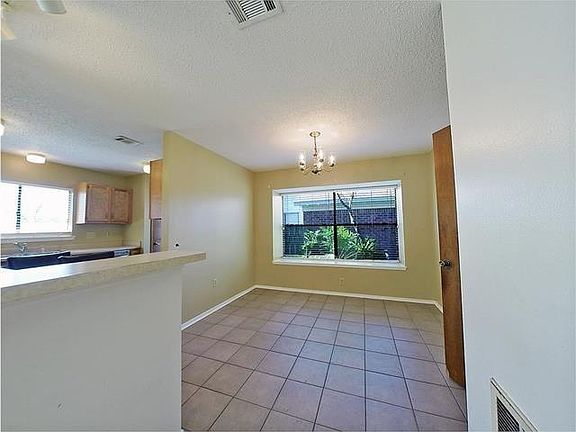 4th image of 1928 Sugarloaf Dr