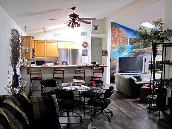 Front towards kitchen