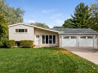 1147 S Ahrens Ave, Lombard, IL 60148