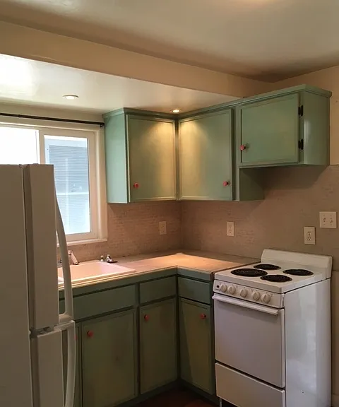 430 S Montezuma St — Photo 3