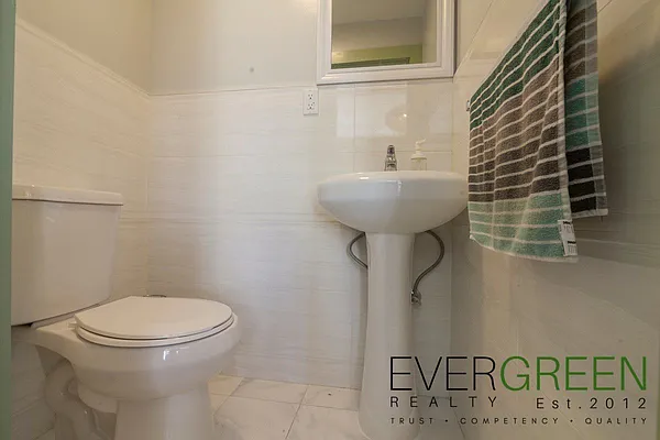 Rented by Evergreen Apartments BK | media 53