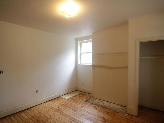 5th image of 501 Kelly Ave APT 4