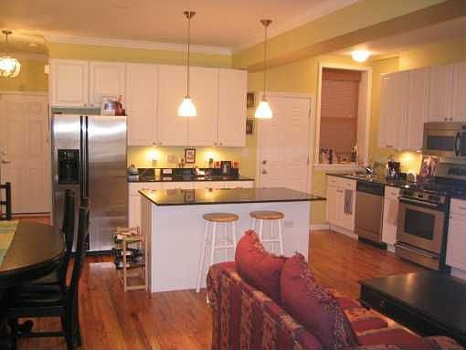 4th image of 958 W Cuyler Ave APT 1S