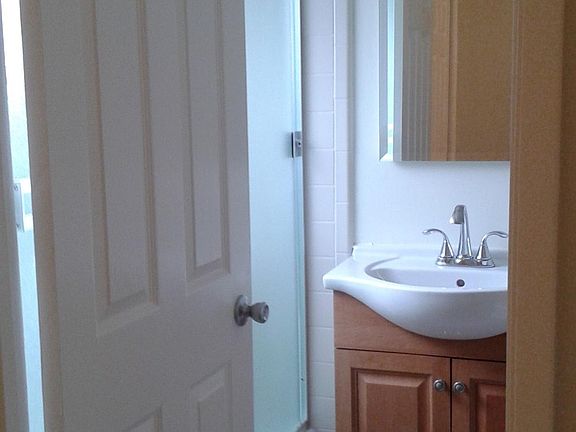 2nd image of 1672 Fremont St APT 3