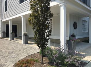 77 Leroy Ave #202, Darien, CT 06820