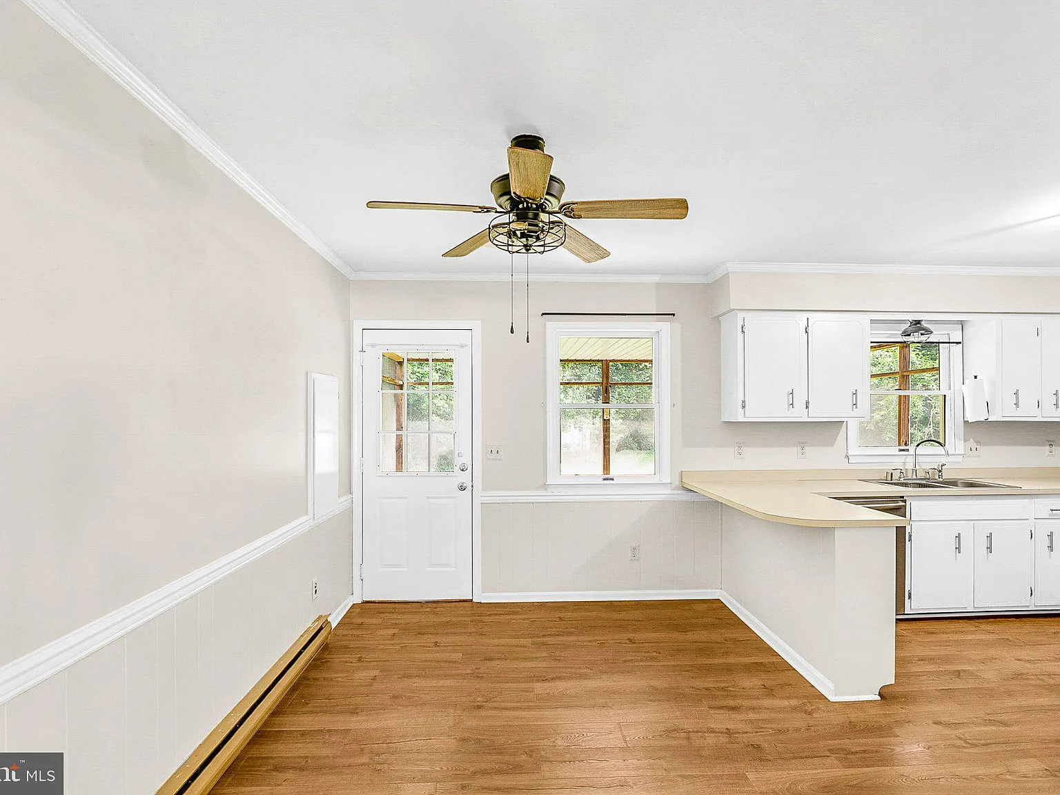 3 bed, 2.0 bath, 1232 sqft, $2,200 — Photo 3
