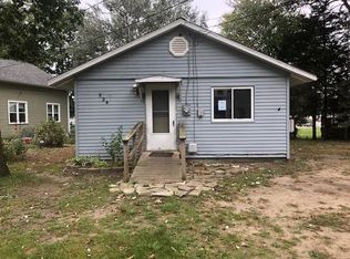 524 Oakwood Beach Dr, Brooklyn, MI