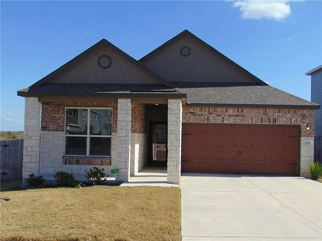3 bed, 2.0 bath, 1647 sqft, $2,095 — Photo 1