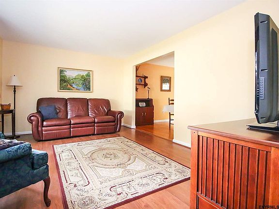 5th image of 790 Schuyler Way
