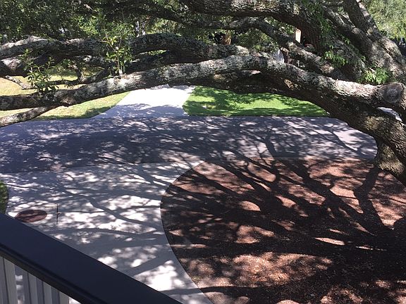 Circular driveway