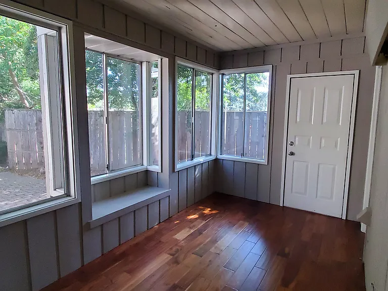 441 Eastwood Dr — Photo 4