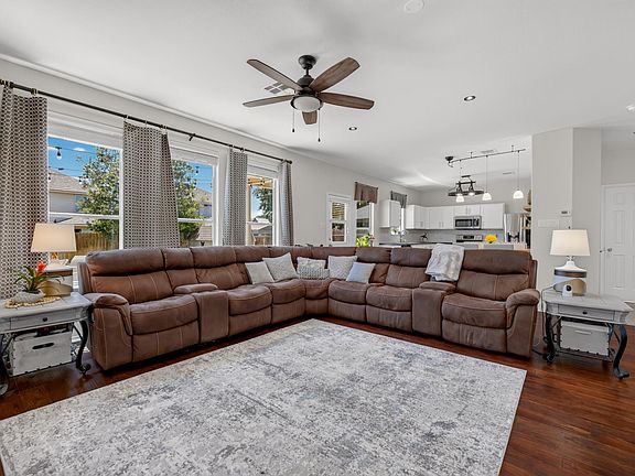 3rd image of 213 Inca Dove Ln