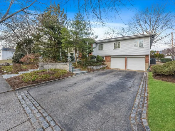 30 Dogwood Road, Albertson, NY 11507