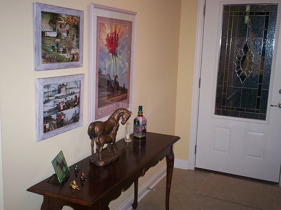 Entry Foyer 9 1/2 x 4'7"