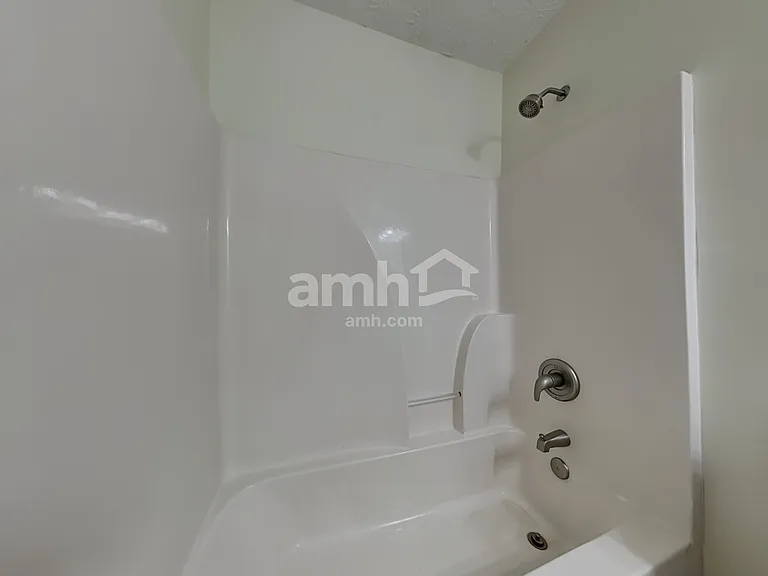 918 Arthur St — Photo 15
