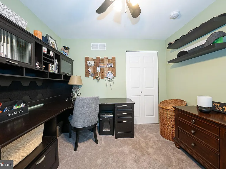 586 Summit St — Photo 25
