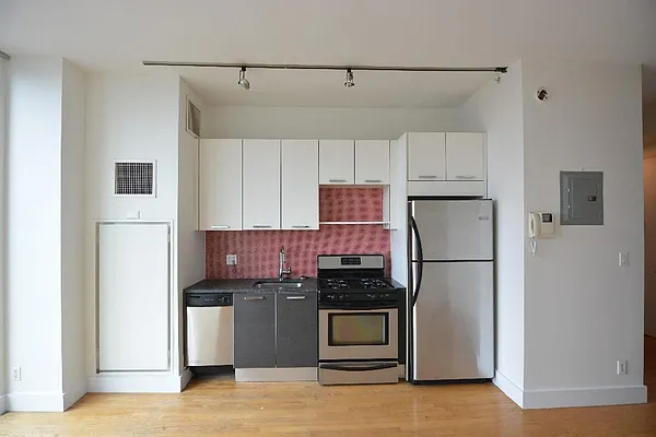 Rented by Yaffa Realty LLC | media 16