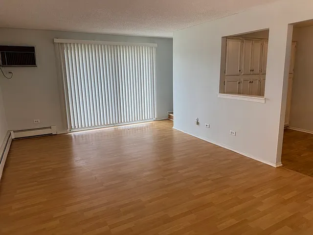 2 bed, 1.5 bath, 890 sqft, $1,825 — Photo 2