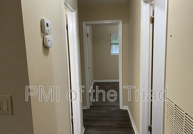 2 bed, 1.0 bath, 816 sqft, $800 — Photo 4