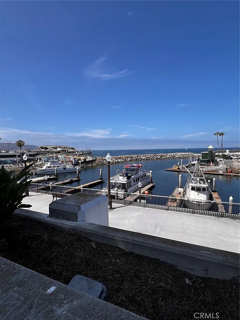 2 bed, 2.5 bath, 1574 sqft, $4,950 — Photo 3