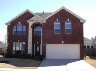 521 W Clover Park Dr, Fort Worth, TX 76140