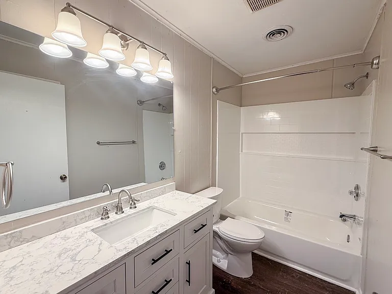 209 Cavin St — Photo 8