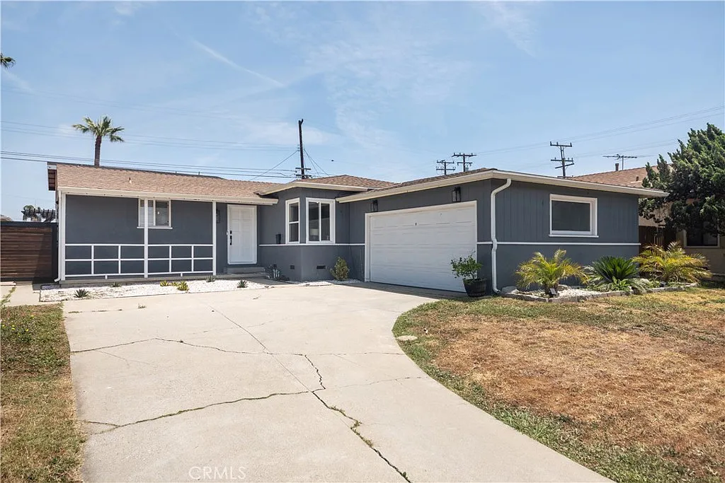 3 bed, 1370 sqft, $5,500 — Photo 1