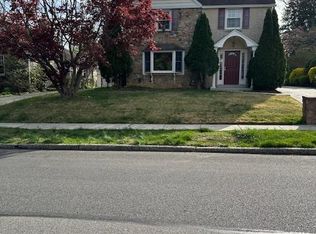 2700 Woodleigh Rd, Havertown, PA 19083