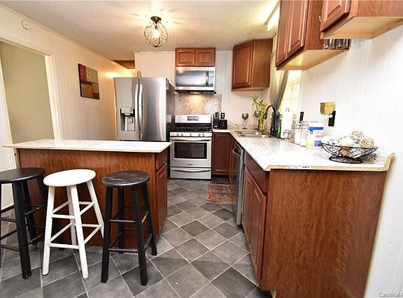 5th image of 217 Wedgewood Dr