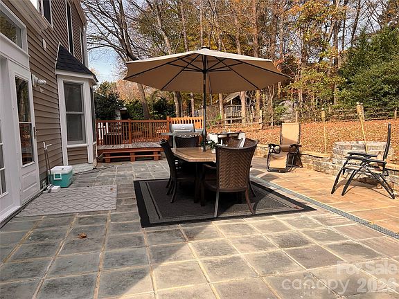 2nd image of 2913 Summerland Dr