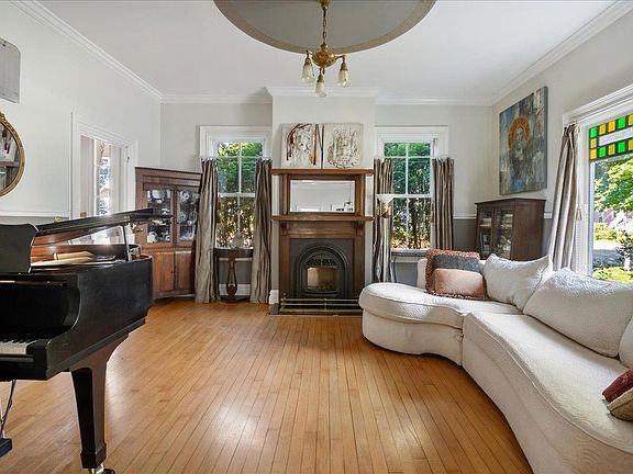 5th image of 29 Maple Street