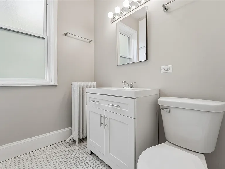 1915 W Lunt Ave #1 — Photo 10